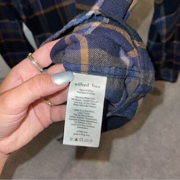 Aritzia Wilfred Daphne Blue Flannel Shirt - Picture 4 of 6